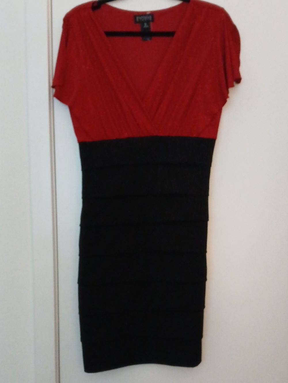 Noble Red and Black Two-Tone Midi Dress